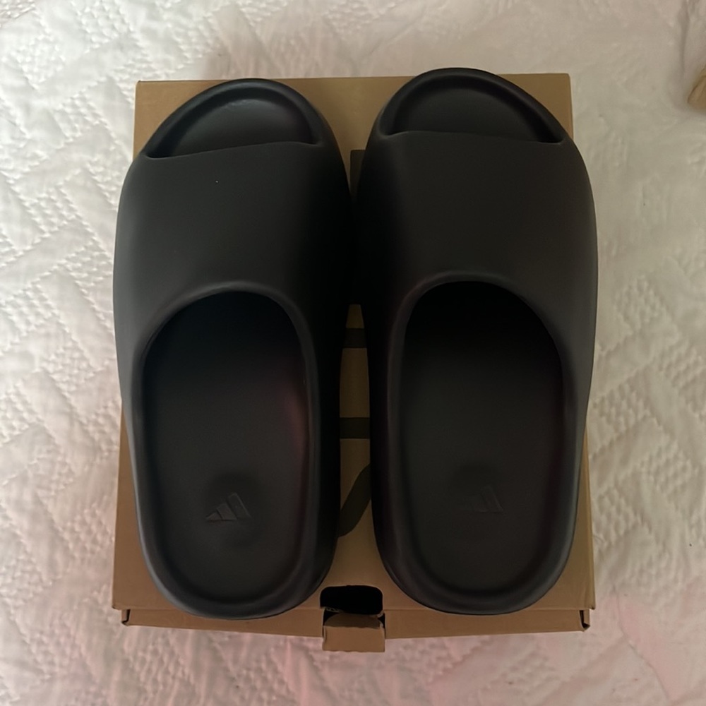 Adidas Yeezy Slide Onyx.